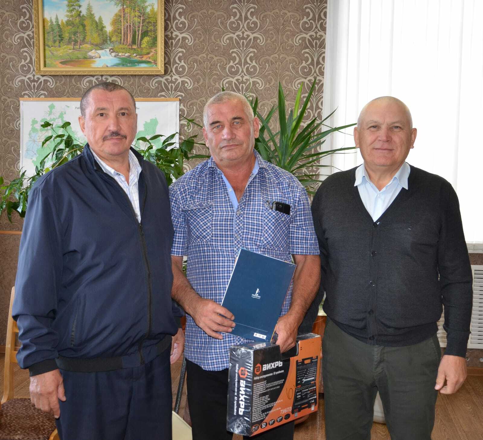 Поздравляем с профессиональным праздником – Днем автомобилиста!