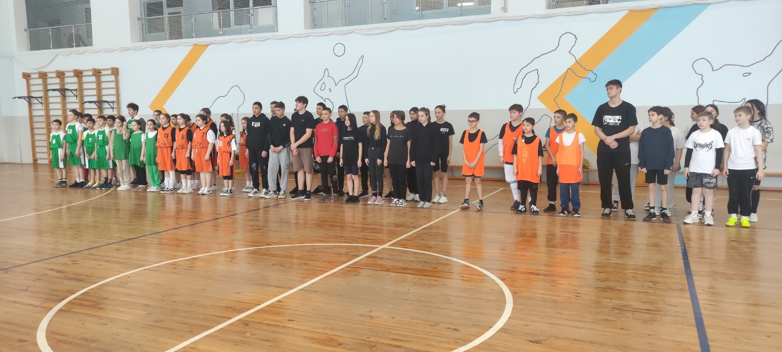 Сегодня в большом спортивном зале ДЮСШ прошли районные соревнования по баскетболу, посвящённые памяти Хафизова Айдара, погибшего в зоне СВО