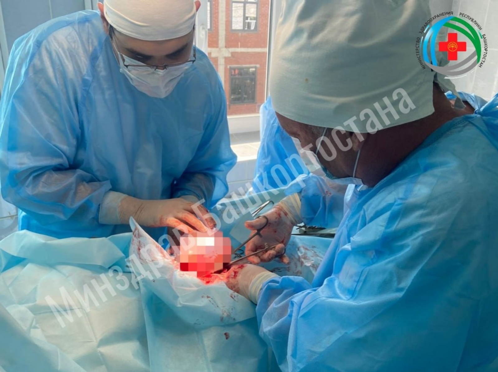 Врачи Аскинской больницы успешно провели экстренную операцию