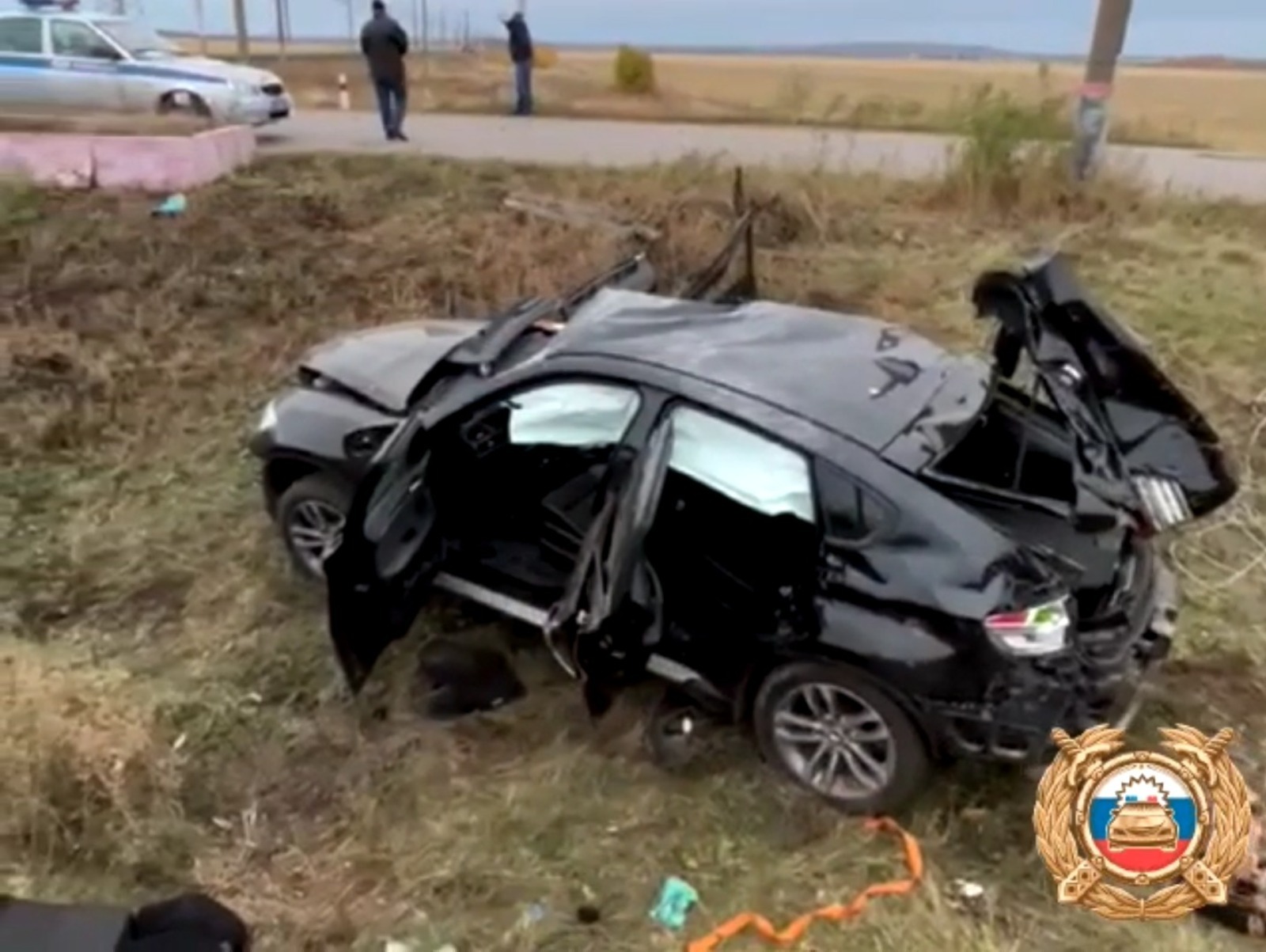 Водитель и пассажирка BMW в Башкирии пострадали после съезда в кювет