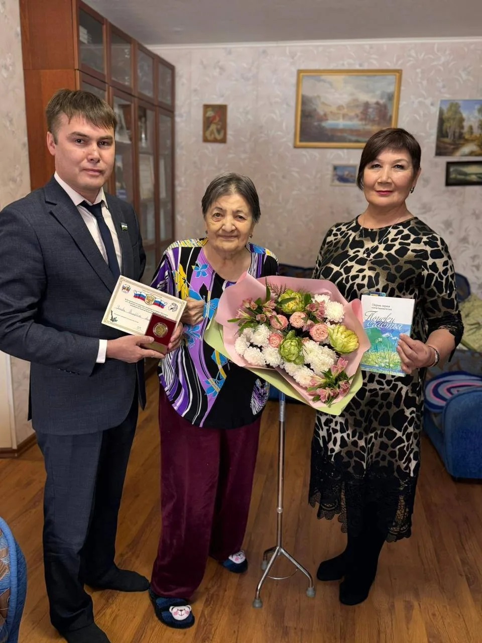 Слово, которое остается с читателем: Тамаре Ганиевой вручили Пушкинскую медаль