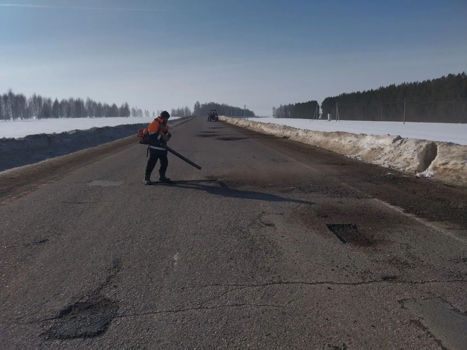 В Аскинском районе начался ямочный ремонт дорог