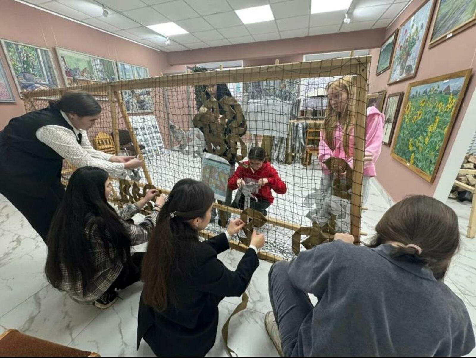 Волонтеры колледжа поддерживают бойцов СВО