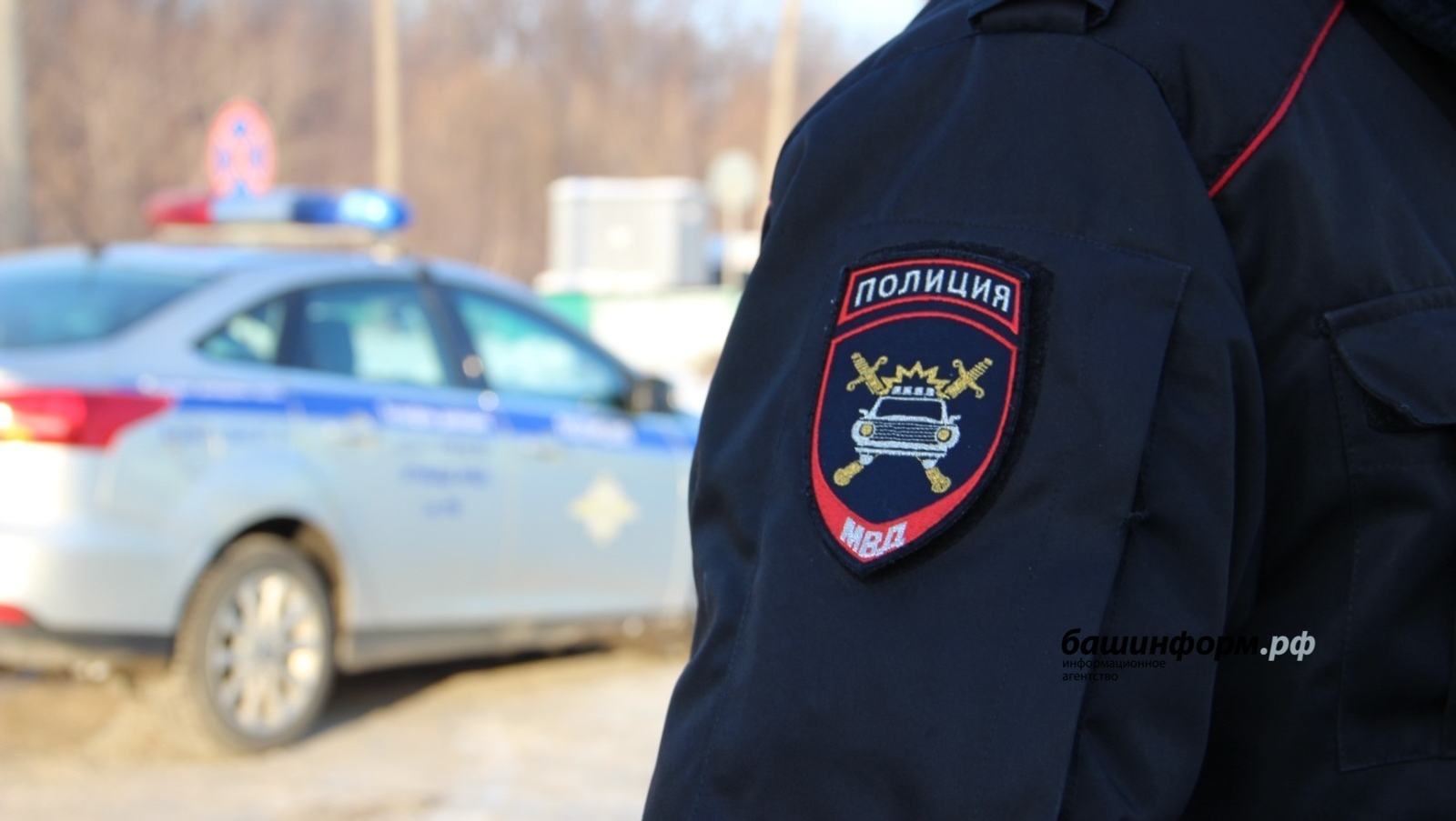 Женщина выплатит полицейскому компенсацию за драку