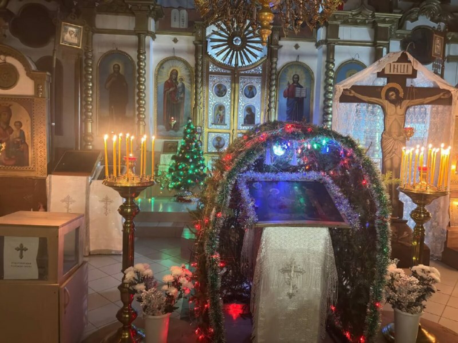 В с. Аскино в Свято- Никольском храме началось богослужение.