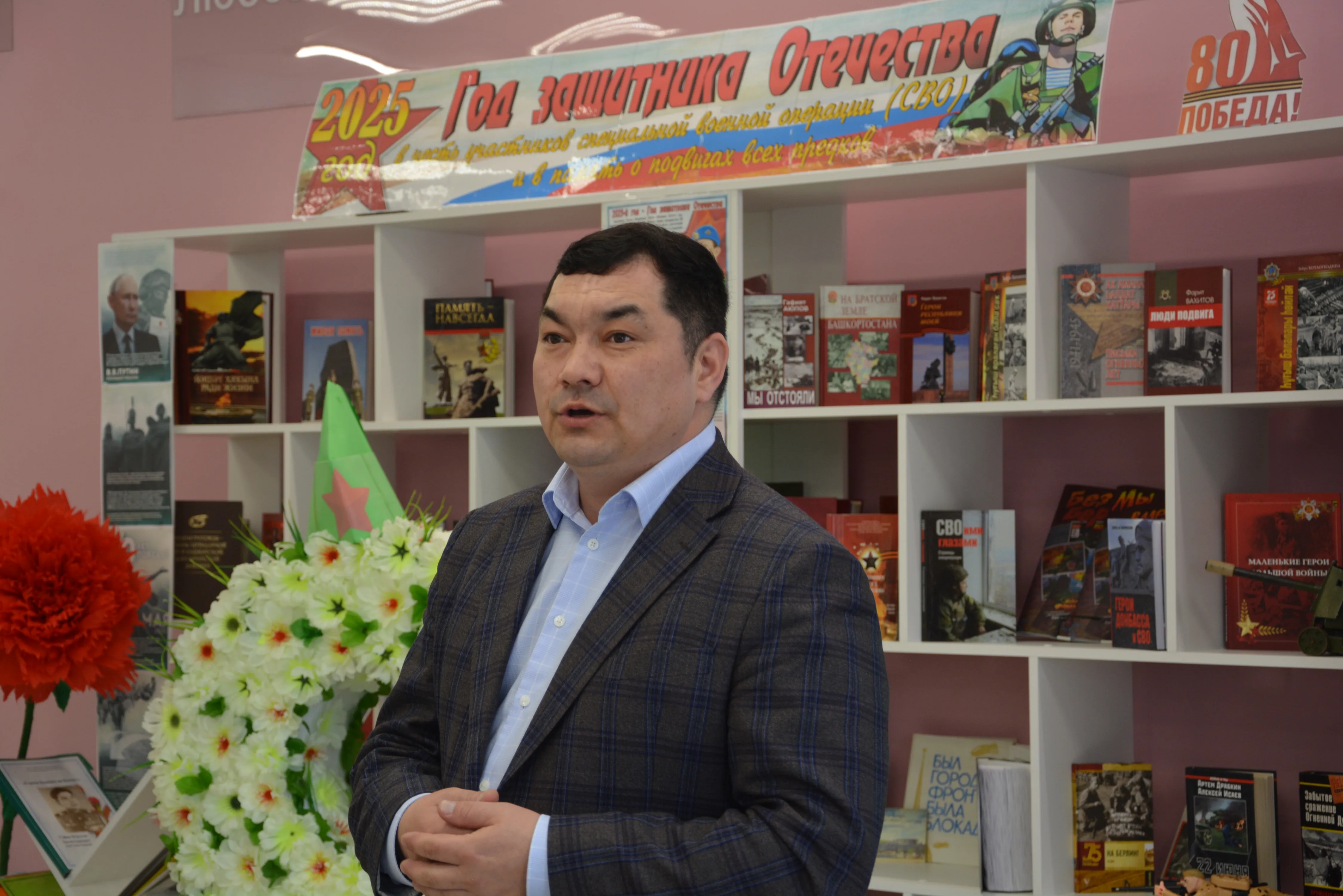 Аскинцы вместе с Уралом Кильсенбаевым написали диктант по башкирскому языку