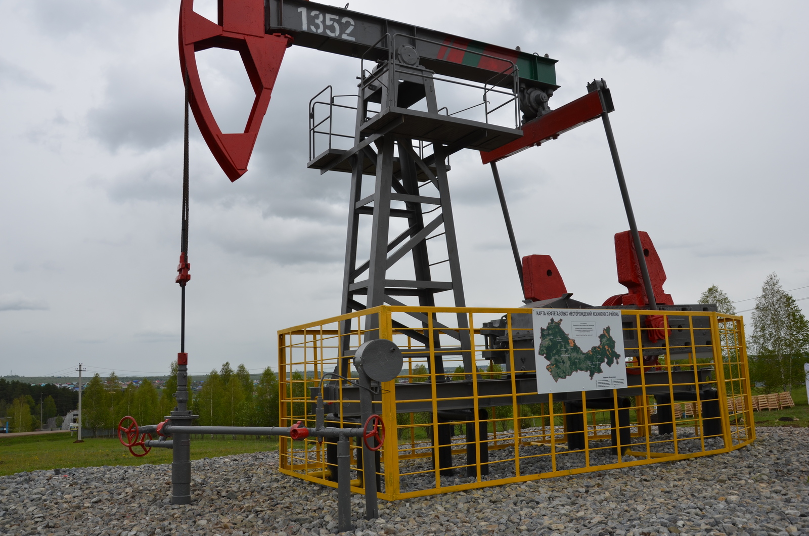 Стела «Слава нефтяникам»  появилась в Аскино