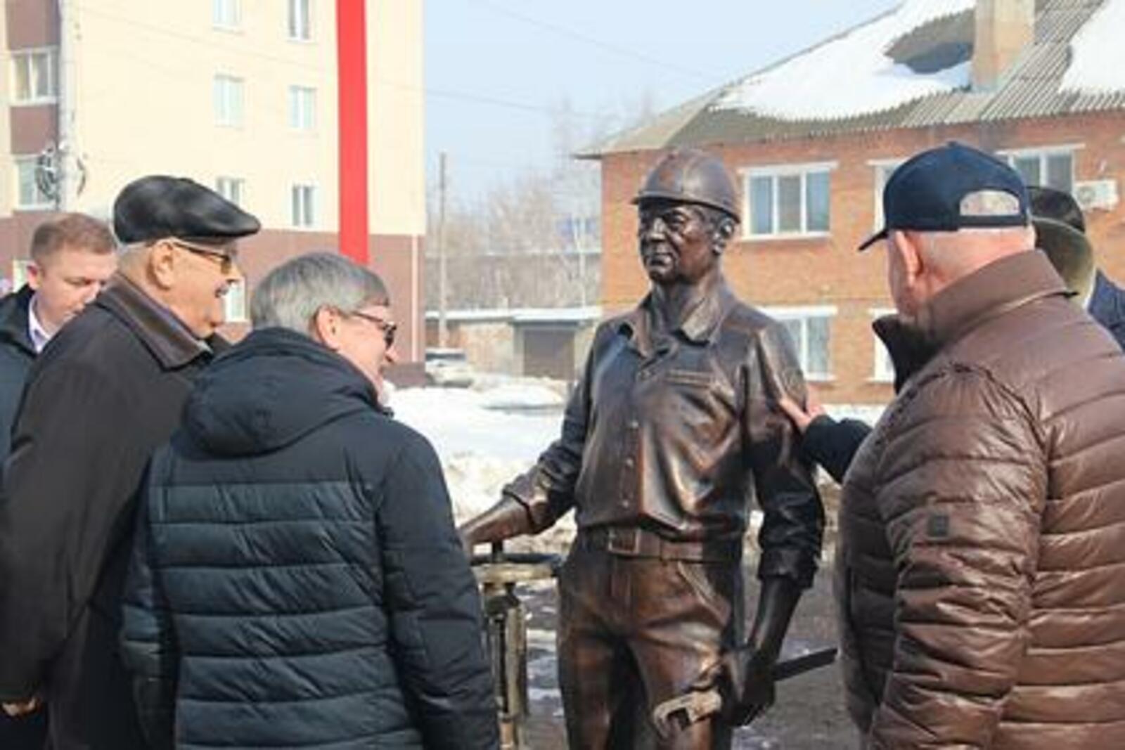 В Мелеузе открыли памятник работникам жилищно-коммунального хозяйства