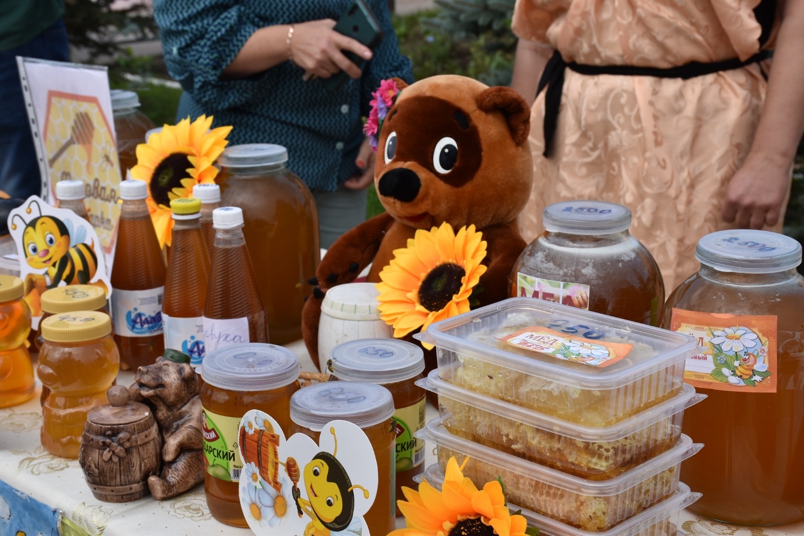 Ярмарка мёда прошла на площади Ленина