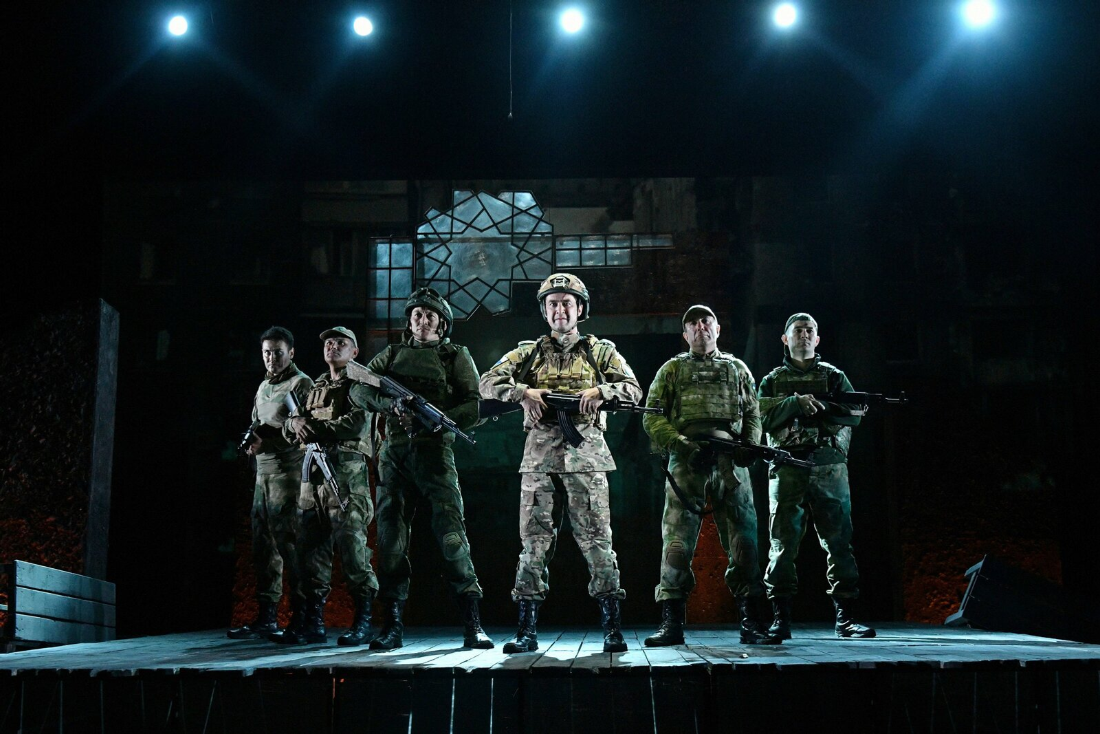 Спектакль «Одной жизни, видно, мало...» положил начало 36 театральному сезону