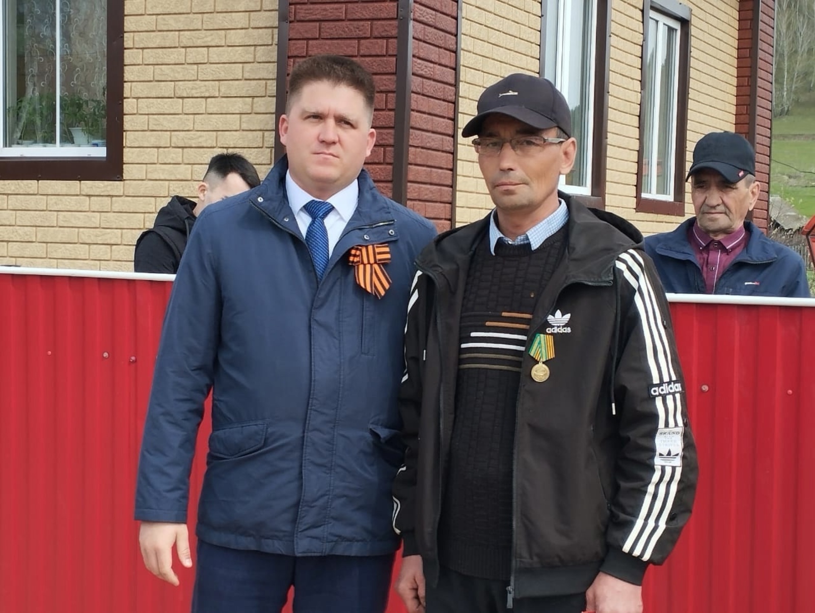 Мы своих не бросаем!