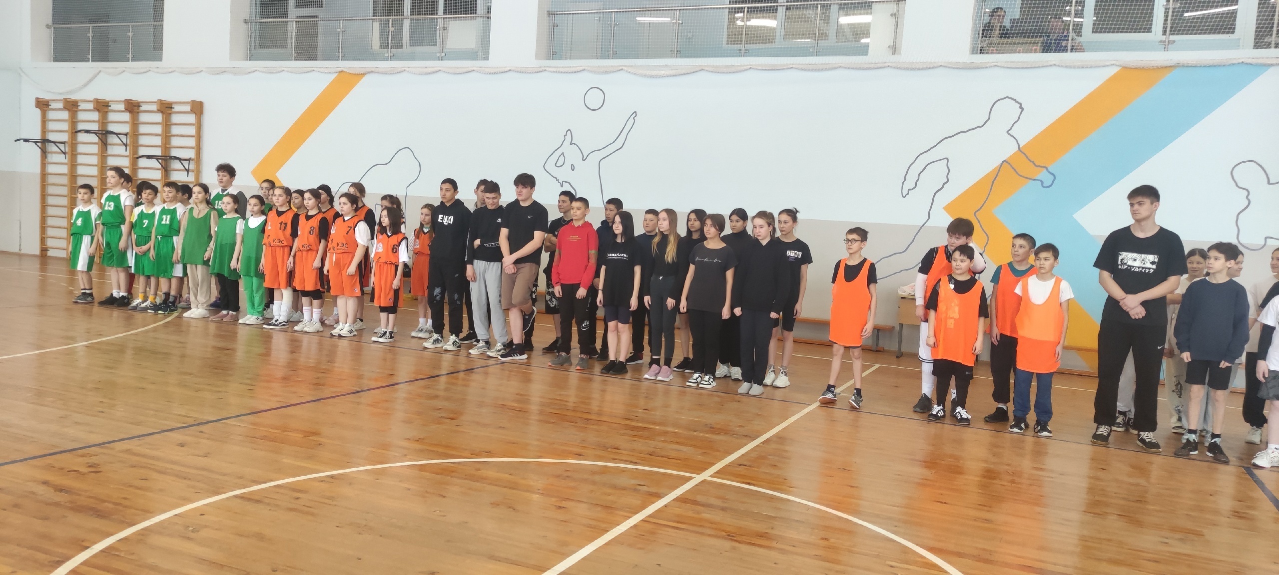 Сегодня в большом спортивном зале ДЮСШ прошли районные соревнования по баскетболу, посвящённые памяти Хафизова Айдара, погибшего в зоне СВО