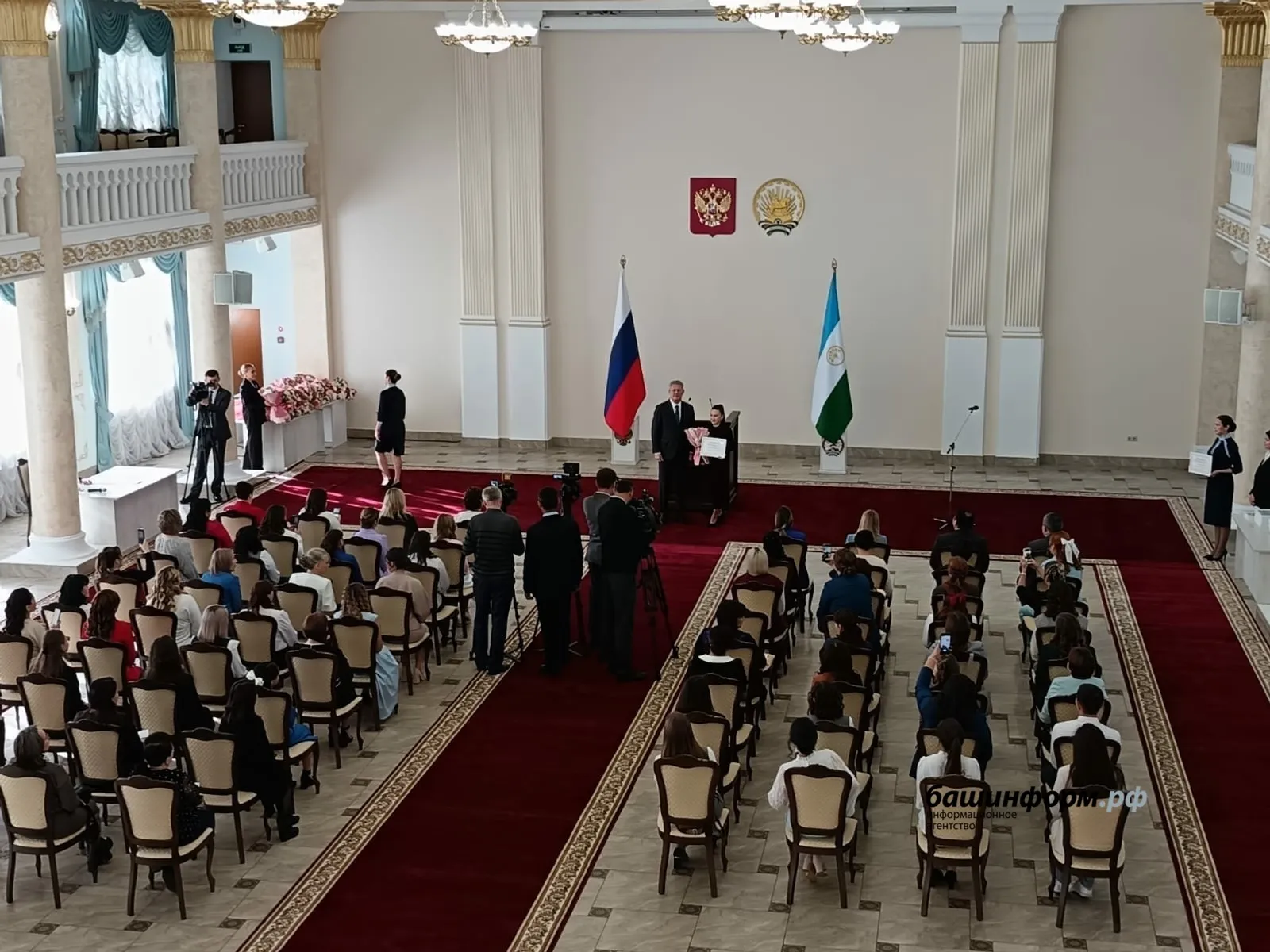 Радий Хабиров вручил гранты Главы Башкортостана молодым педагогам