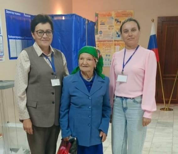 90-летняя Саима Зиннатова  проголосовала  на избирательном участке