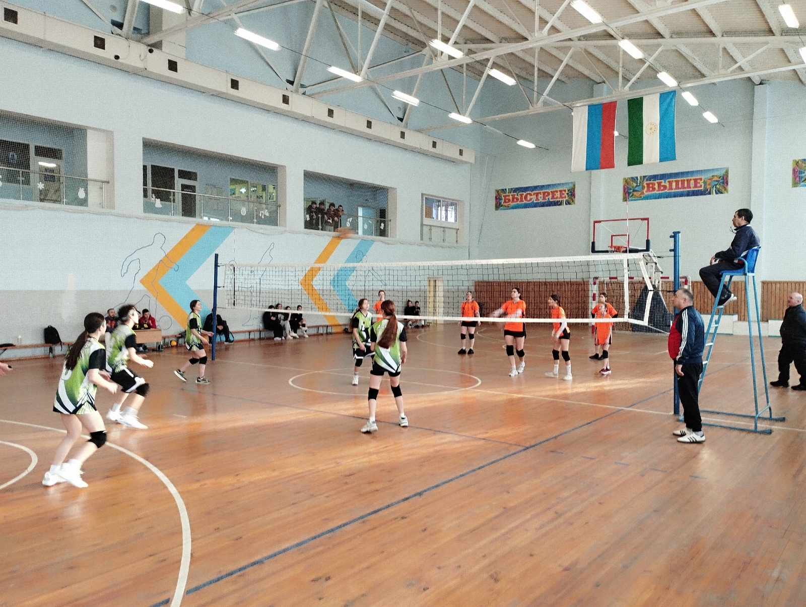 Молодые волейболистки демонстрируют свое  мастерство