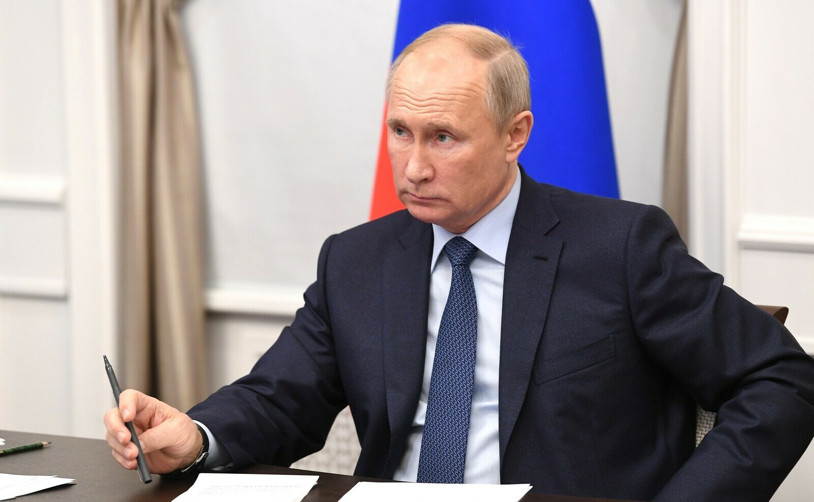 Путин поручил проработать возможность давать согласие на обработку данных на "Госуслугах"