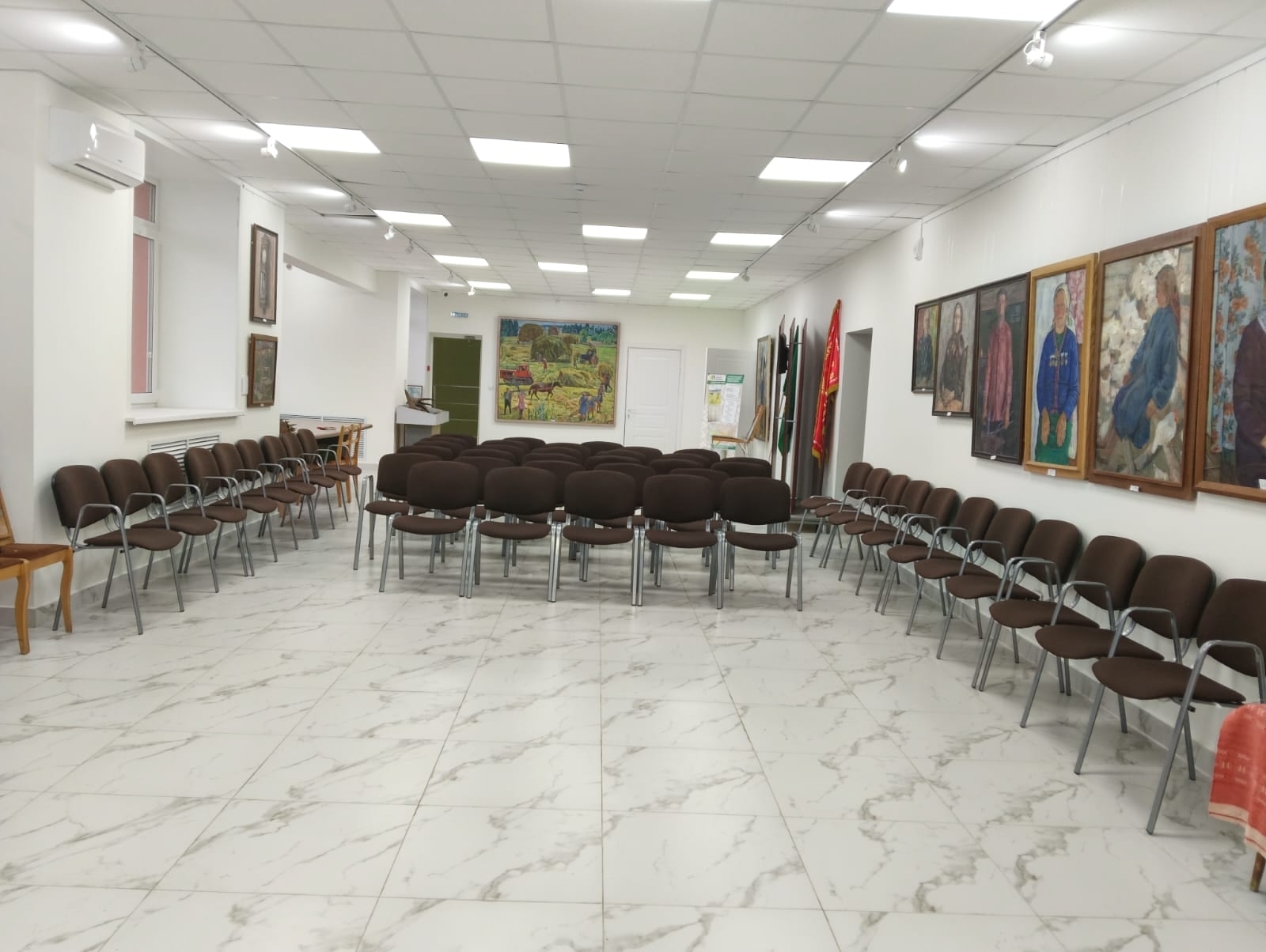 В рамках проекта «Культура малой Родины» приобретены новые стулья