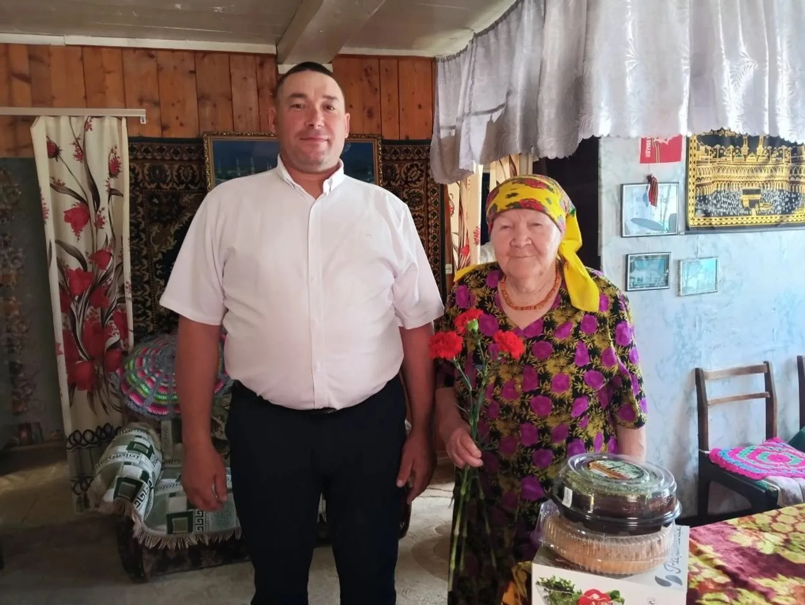 Вдова участника Великой Отечественной войны принимала поздравления