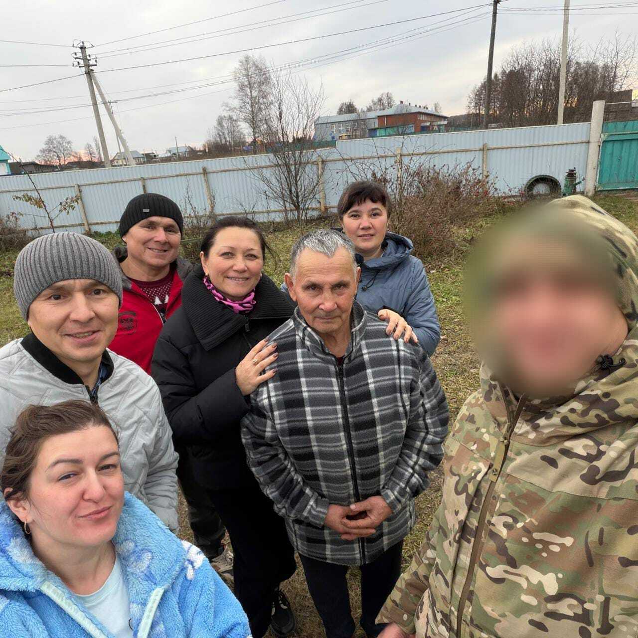 Держаться, жить, сохранять себя...