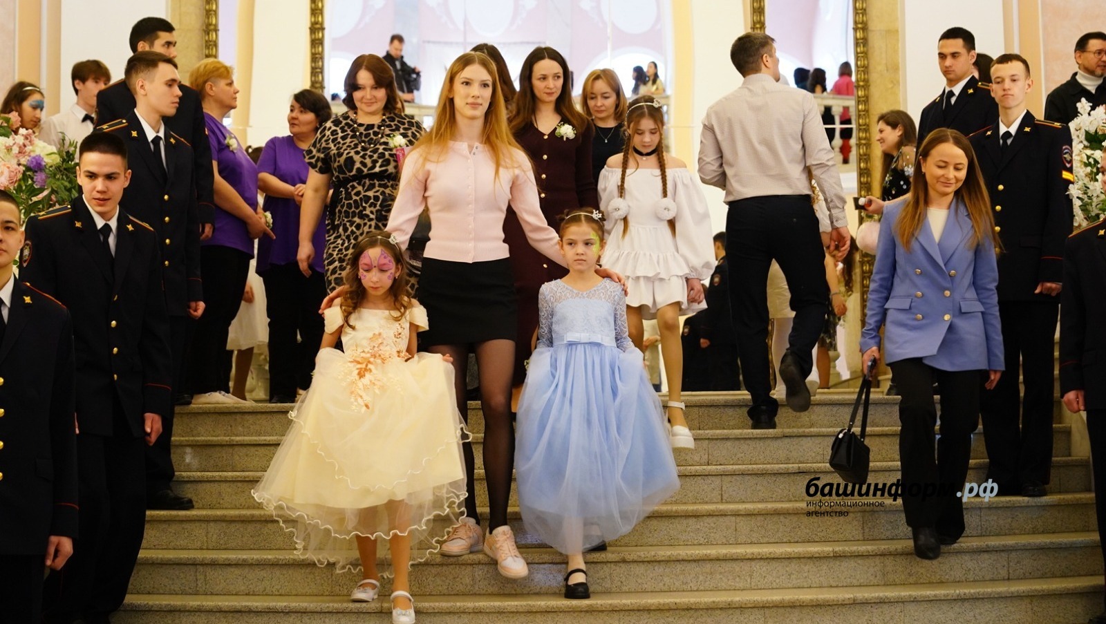 В преддверии праздника весны в Уфе состоялся «Бал маленьких принцесс»