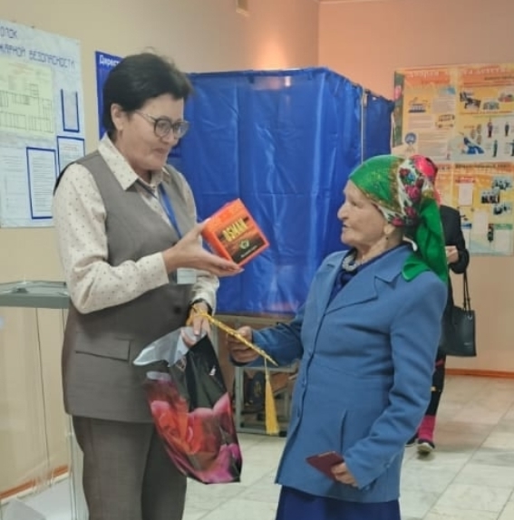 90-летняя Саима Зиннатова  проголосовала  на избирательном участке