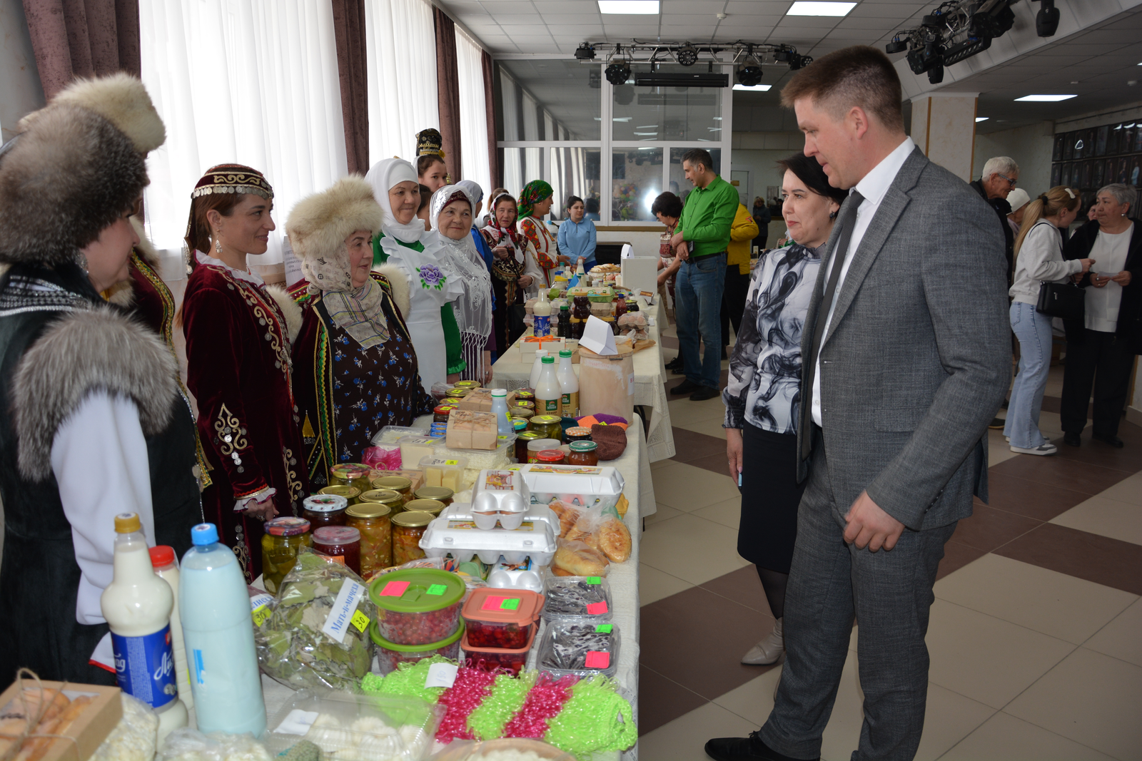 В с. Аскино прошла благотворительная ярмарка в поддержку СВО