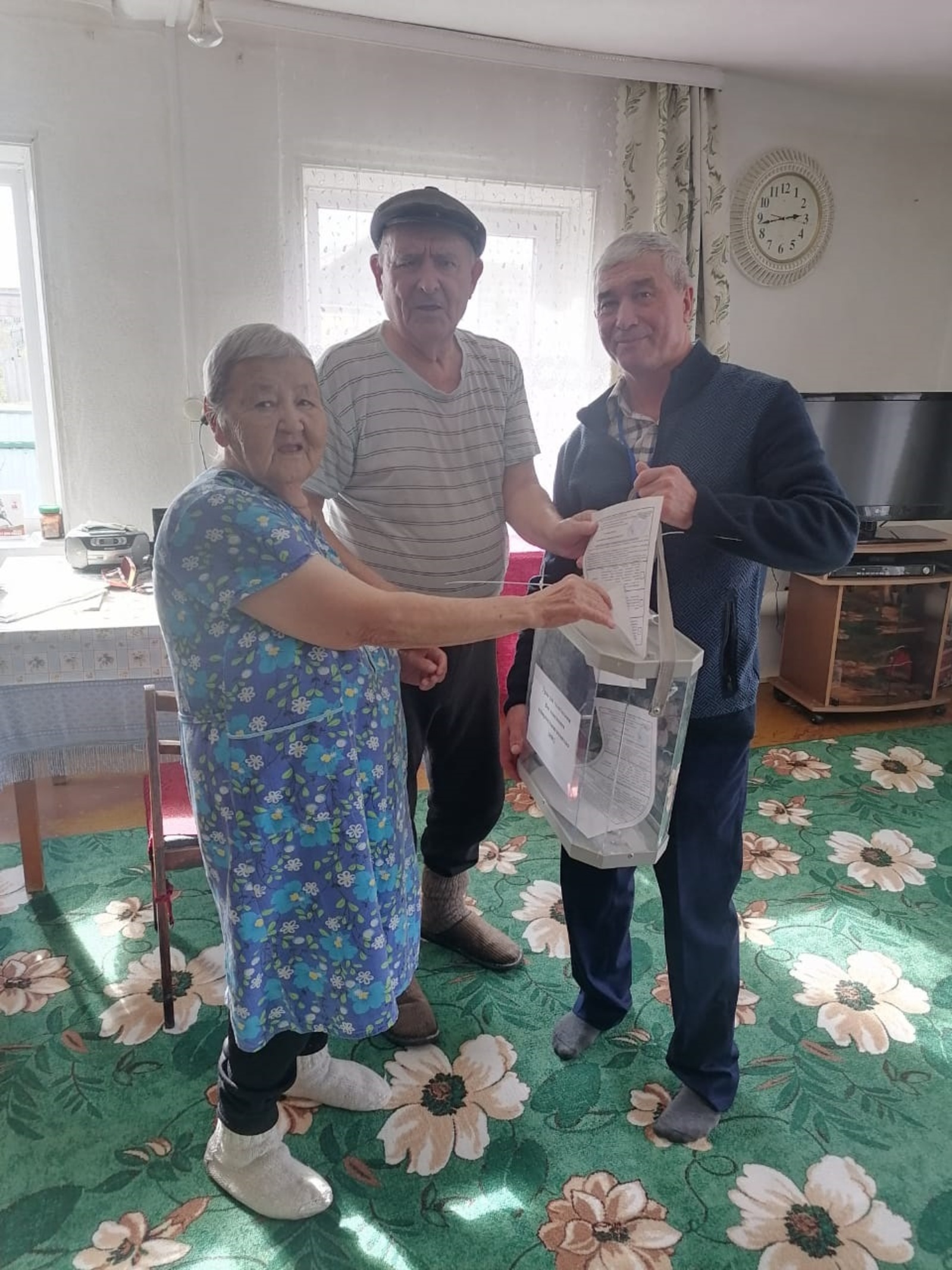 Зугра и Асхат Нартдиновы воспользовались правом голосования на дому