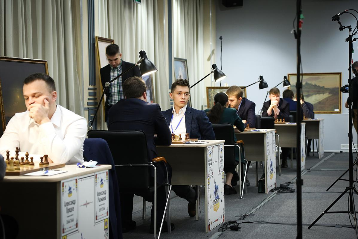В открытом чемпионате России по шахматам в Уфе стало четыре лидера