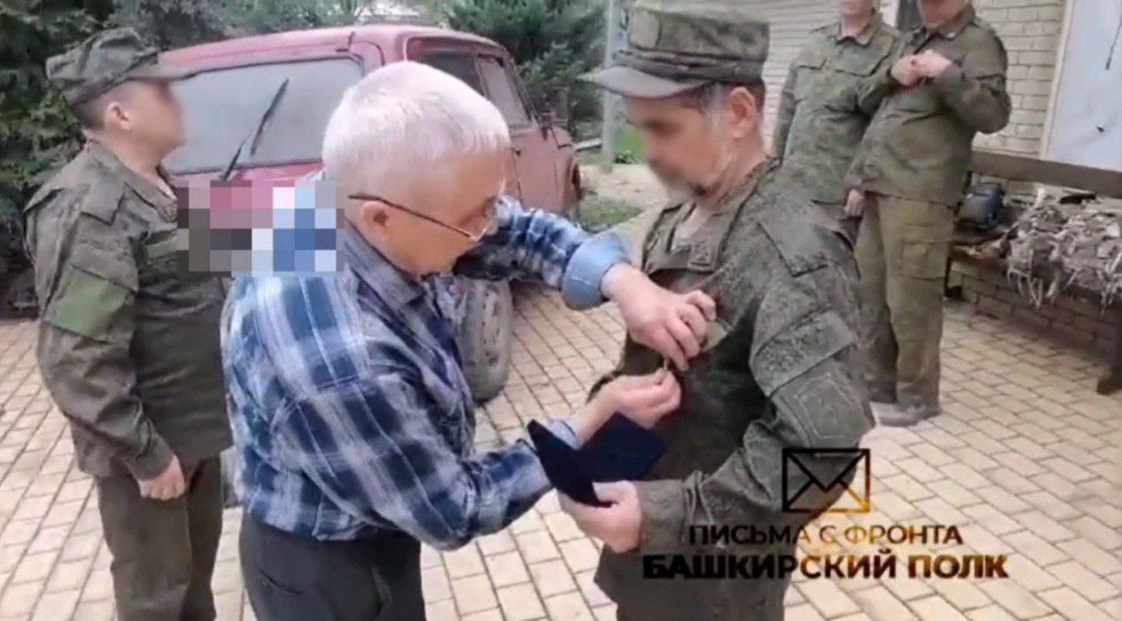 Наградили бойцов гаубичного артдивизиона из Башкирии за освобождение Авдеевки