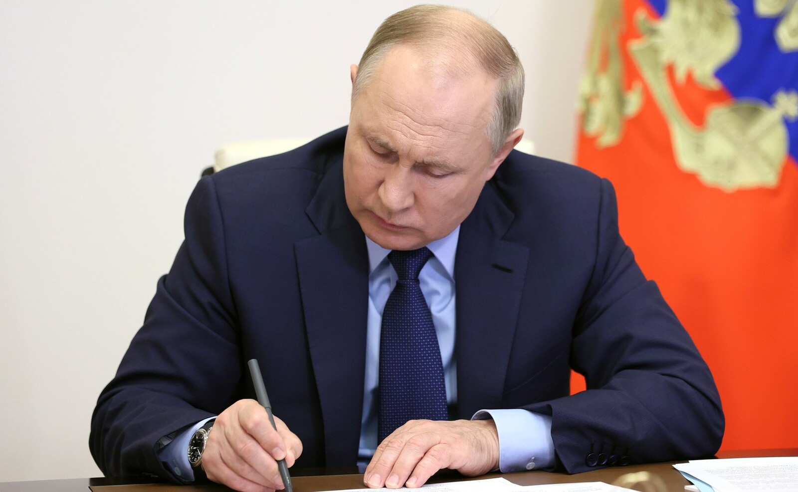 Путину доложили о задержании 11 человек, участвовавших в теракте в Красногорске