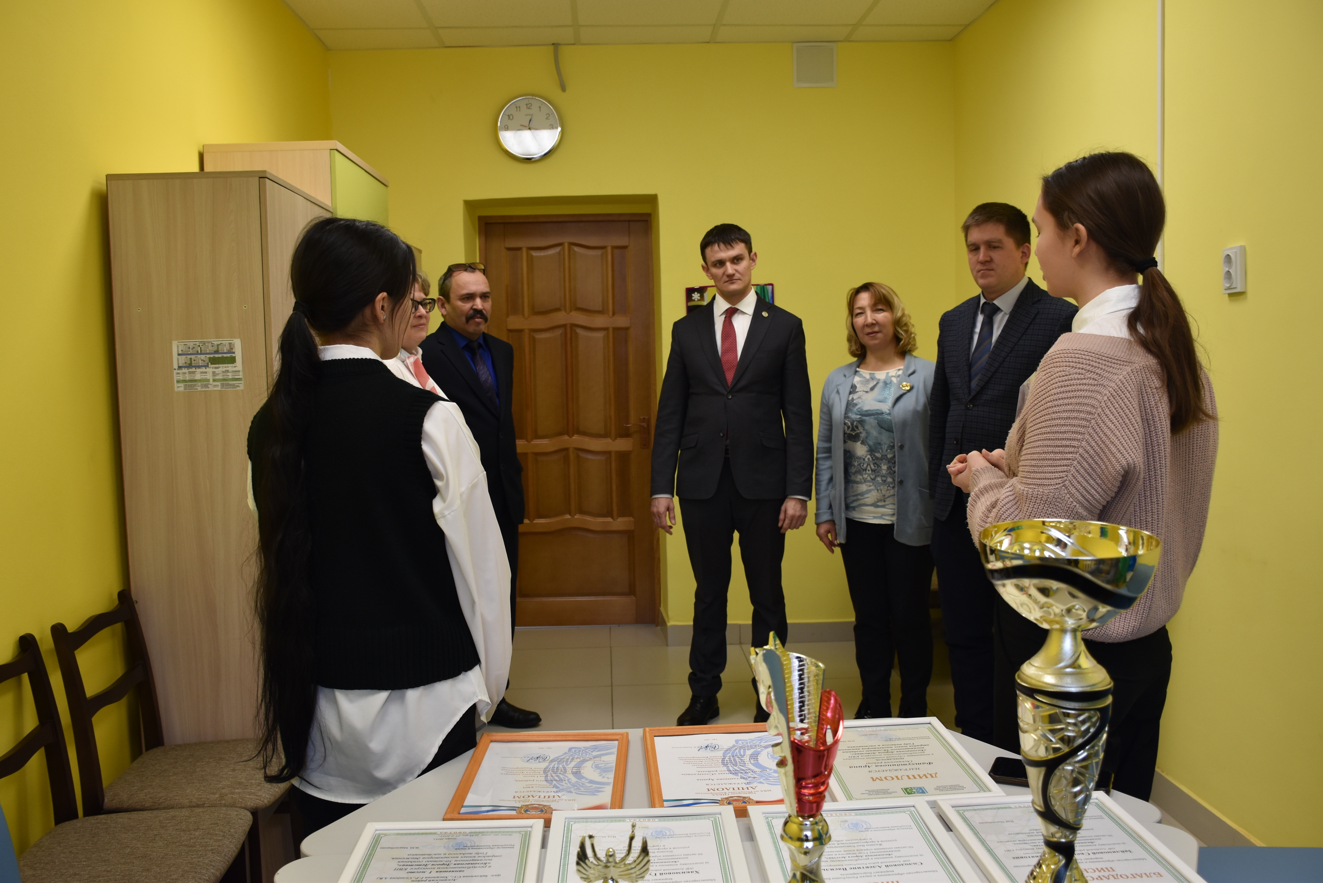 В АСш№1 прошло торжественное открытие кабинета Уфимского государственного нефтяного технического университета