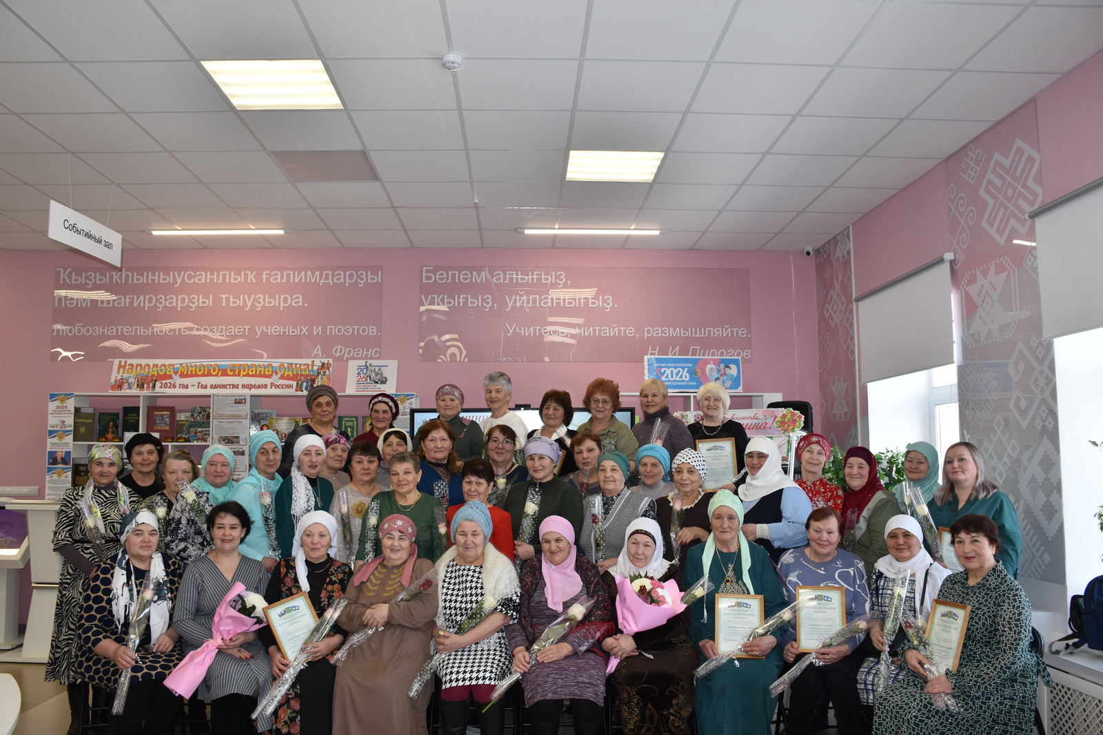 Волонтеров поздравили с 8 Марта