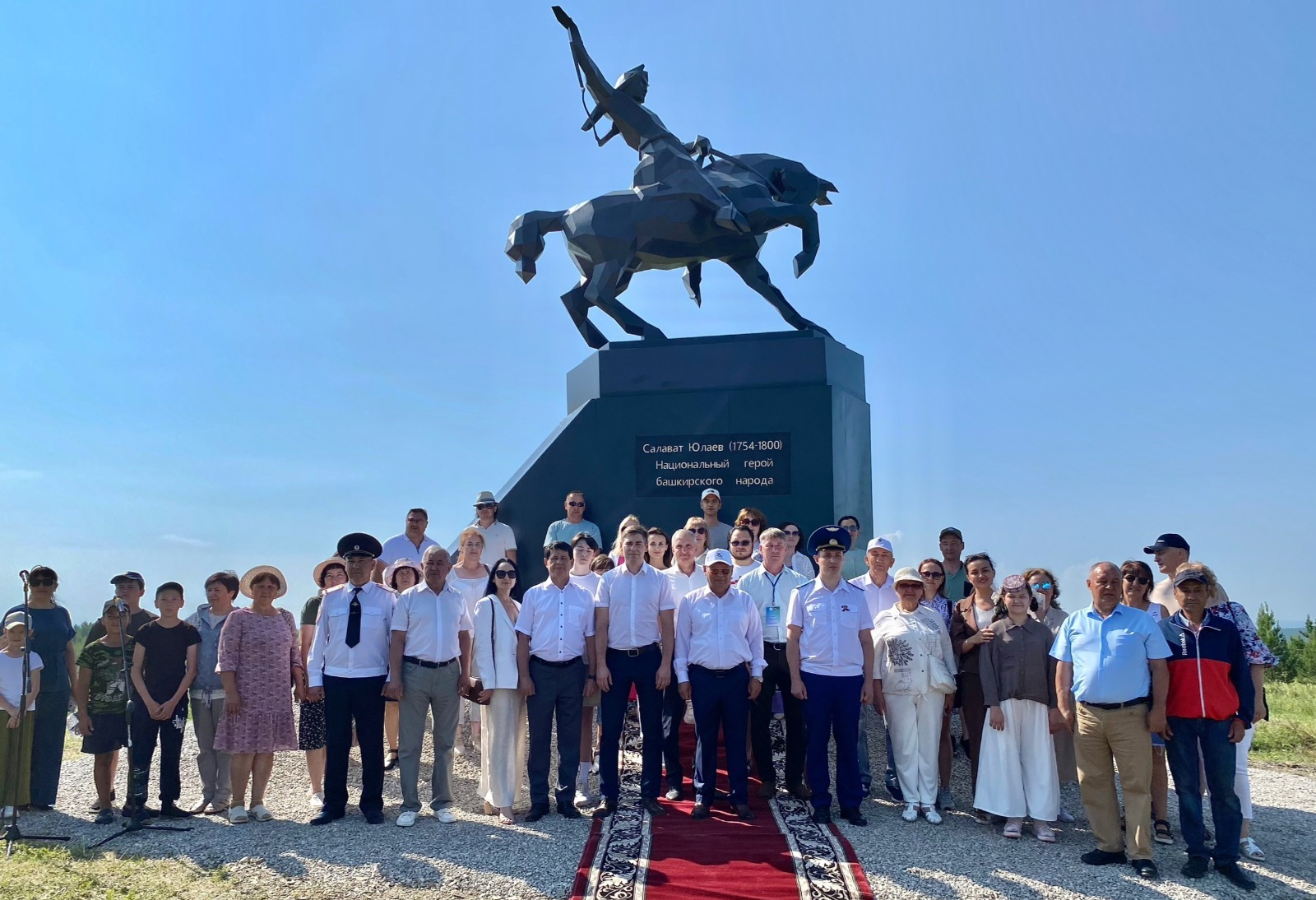 В Башкирии торжественно открыли памятник Салавату Юлаеву