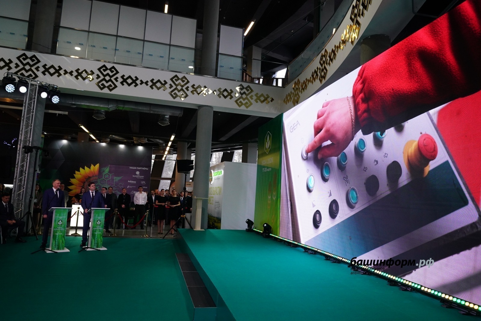 В Башкирии запустили сразу три агропроизводства, воинам вручили сертификаты